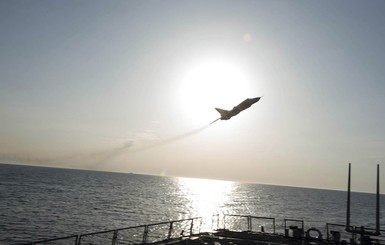 Опубликовано видео угрожающего полета российского штурмовика над американским эсминцем