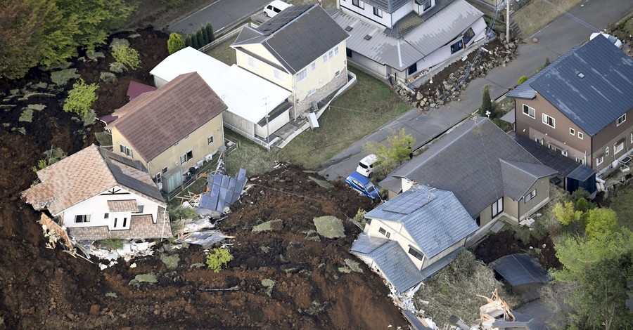 Японию накрыла серия землетрясений