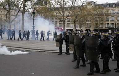 Полиция задержала 22 участника протестов в Париже