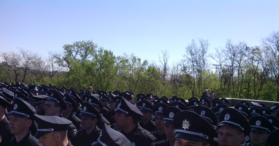В Запорожье новые полицейские приняли присягу