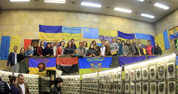 Днепропетровские волонтеры представили коллекцию из полутысячи шевронов 