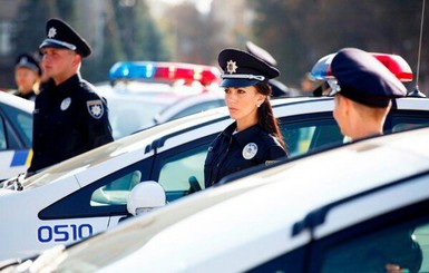 В патрульной полиции Ровно 26 красавиц, 21 воин АТО и один киборг