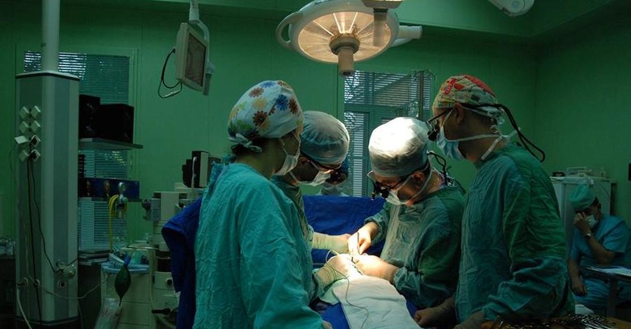 Киевские врачи спасли 9-месячную девочку из Индонезии