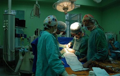 Киевские врачи спасли 9-месячную девочку из Индонезии