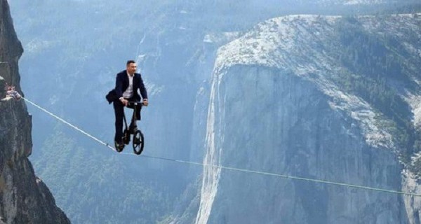Как Кличко падал с велосипеда: самые смешные фотожабы сети