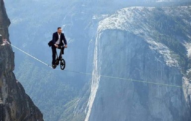 Как Кличко падал с велосипеда: самые смешные фотожабы сети