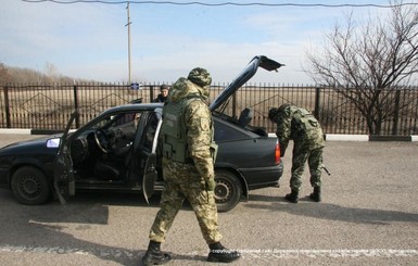 На КПП в Донбассе снова образовались огромные очереди