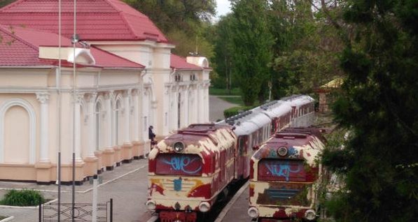 В Днепропетровске вандалы надругались над детской железной дорогой