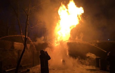 В Харьковской области загорелись большие емкости с бензином