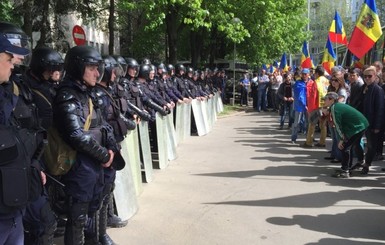 Активисты в Молдове устроили антиправительственный митинг