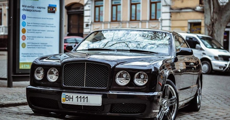 По улицам Одессы рассекает Bentley Brooklands Черновецкого?