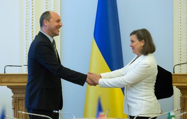 Какие требования к украинской власти привезла Виктория Нуланд