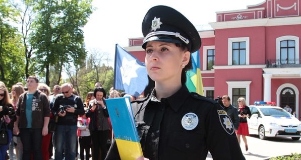 Порядок в Кировограде будут охранять 44 девушки-копа