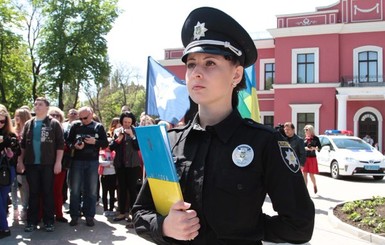 Порядок в Кировограде будут охранять 44 девушки-копа