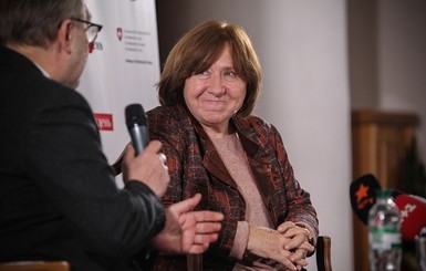 Светлана Алексиевич купила на Нобелевскую премию квартиру и домик в деревне