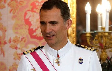 Король Испании распустил парламент