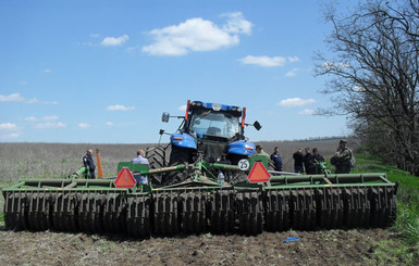 В Донбассе тракторист наехал на мину