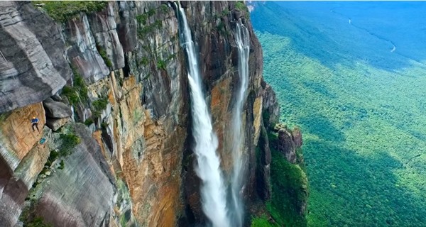 Самый высокий водопад в мире сняли с дрона