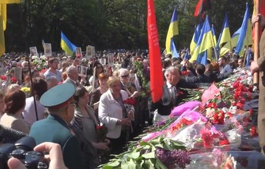 В Харькове на Мемориале Славы подрались из-за георгиевских ленточек