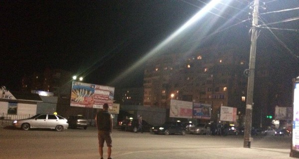 В Мелитополе пьяную компанию приехали бить 15 машин такси