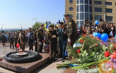 Вятрович предложил праздновать День Победы 8 мая, а 9 мая работать 