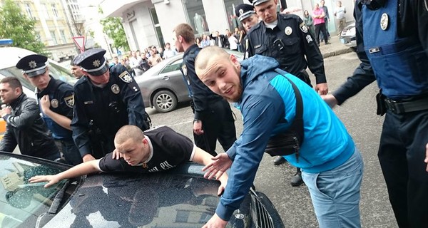 Полиция задержала тех, кто ранил патрульного в Харькове