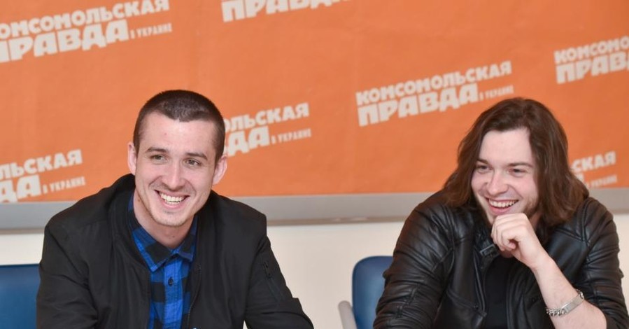 Даша Астафьева угощала борщом участников группы 
