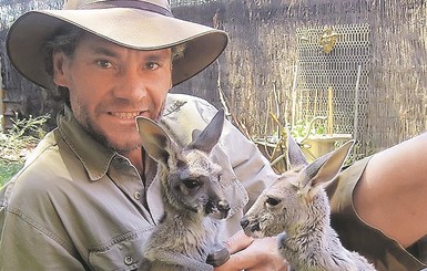 Бывший охотник стал мамой юным символам Австралии