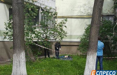 СМИ: В Киеве журналист выбросился из окна
