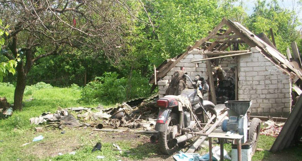 В Днепропетровской области в жилом доме взорвался снаряд, погибли трое