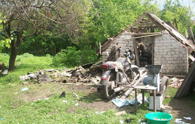 В Днепропетровской области в жилом доме взорвался снаряд, погибли трое