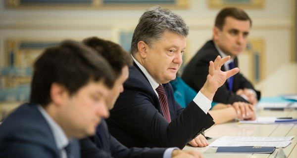 Порошенко потребовал усилить санкции против России из-за арестов лидеров Меджлиса