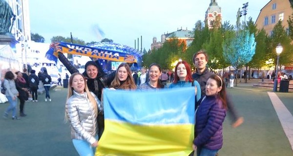 За кулисами "Евровидения": украинские фаны и фальшивая Верка Сердючка