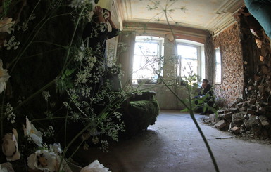 В Днепропетровске расцвел заброшенный дом