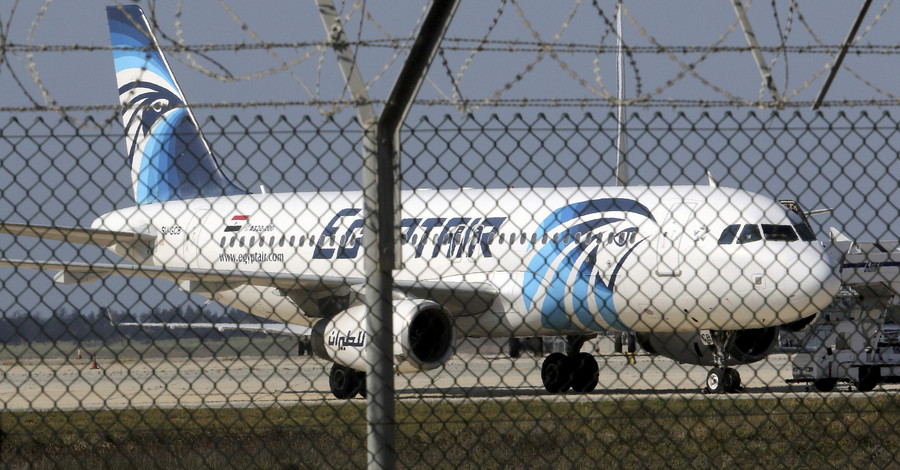 СМИ: самолет Париж-Каир упал у острова Карпатос