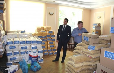 Киевские чиновники отвезли в Бахмут 20 тонн гуманитарной помощи для переселенцев