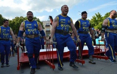 В Полтаве украинские силачи установили новый рекорд