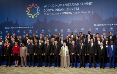 Порошенко сфотографировался с Меркель на гуманитарном саммите ООН  