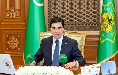 Президент Туркменистана пишет по книге в месяц