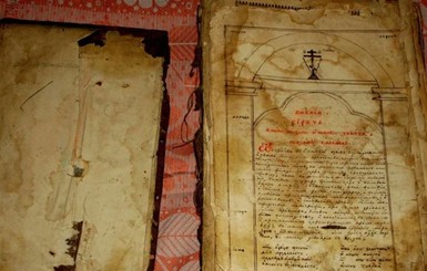 Одессит продает первопечатную Библию XVII века за 40 тысяч долларов 