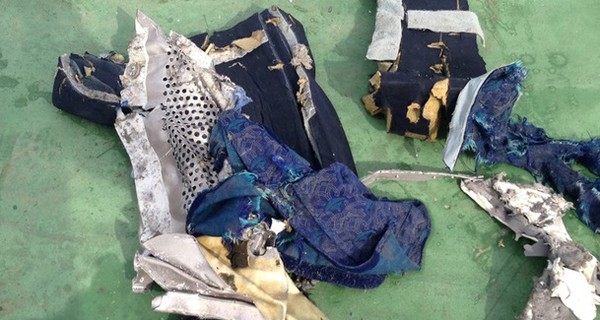 О бомбе на рейсе Париж-Каир говорят раздробленные части тел пассажиров 