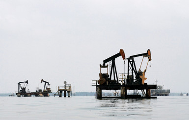 Нефть подорожала из-за истощения запасов в США