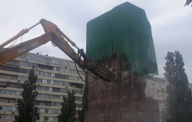 В Киеве памятник 
