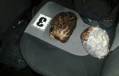 У чиновника нашли уникальный янтарь весом в 1,7 килограмм  