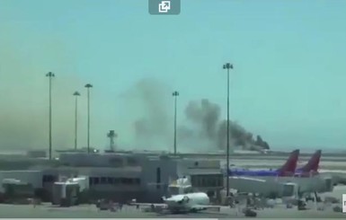 Корейский Boeing загорелся в аэропорту Токио