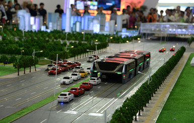 Китай сделал вызов пробкам на дорогах, создав автобус 21 века 