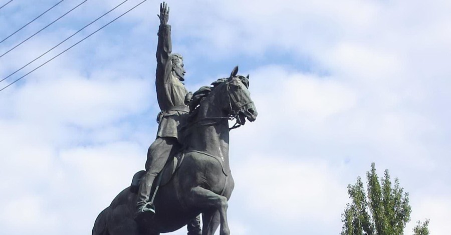 Историк: Оснований для сноса памятника Щорсу в Киеве нет