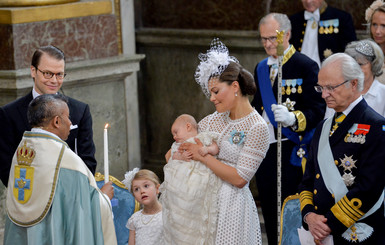 Кронпринцесса и принц Швеции крестили двухмесячного сына