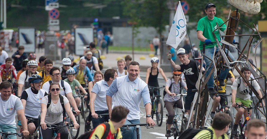 Виталий Кличко принял участие в киевском велопараде