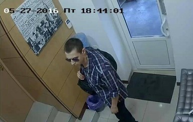В Киеве напали на обменный пункт, ранен полицейский